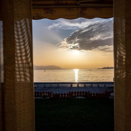 Loutraki Sea Sunset Apartamento Exterior foto