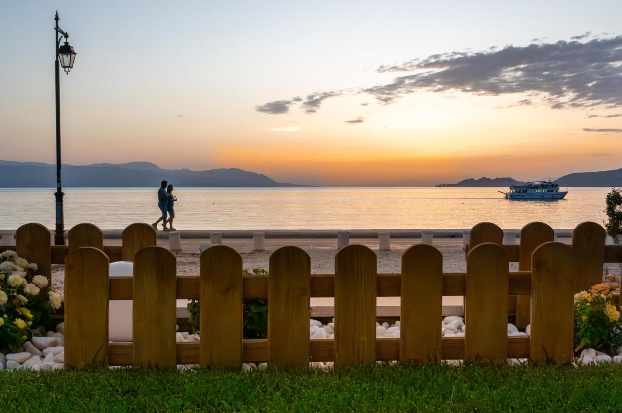Loutraki Sea Sunset Apartamento Exterior foto