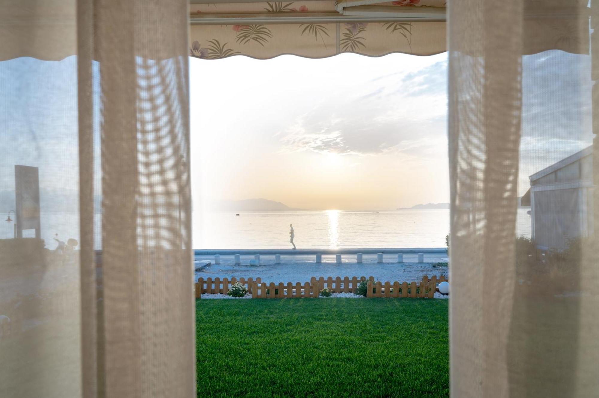 Loutraki Sea Sunset Apartamento Exterior foto