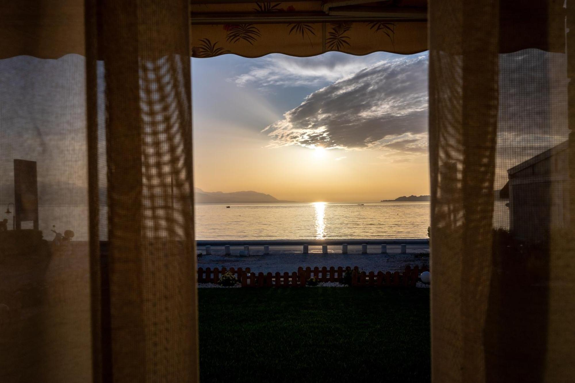 Loutraki Sea Sunset Apartamento Exterior foto