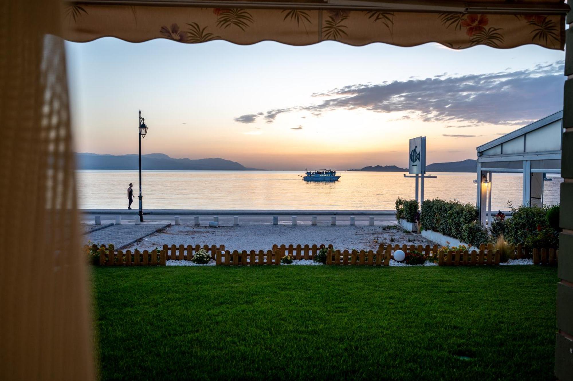 Loutraki Sea Sunset Apartamento Exterior foto