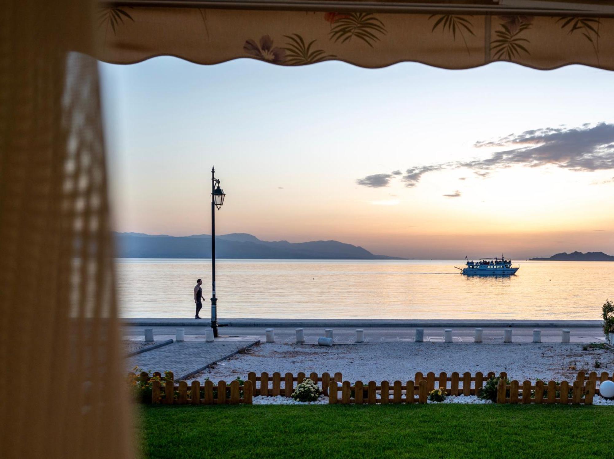 Loutraki Sea Sunset Apartamento Exterior foto
